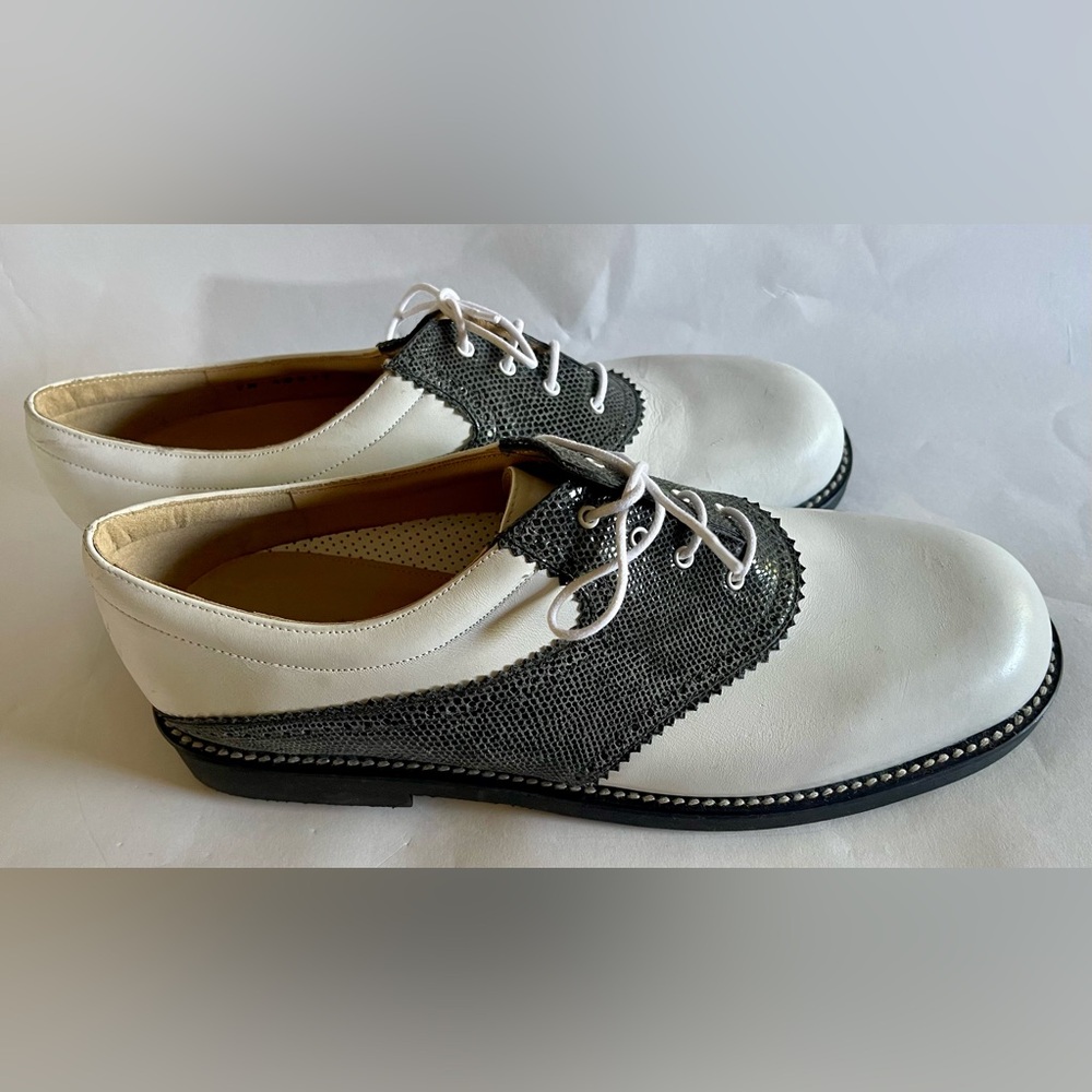 Stuart Weitzman golf cleats Oxford shoes excellent newer condition 7W Men’s